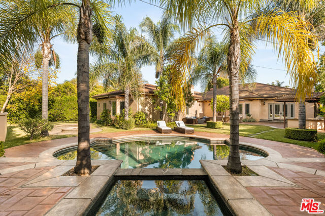 13845 Magnolia Boulevard, Sherman Oaks CA: https://media.crmls.org/mediaz/8f701acd-d72a-46de-a952-42d91f879cf6.jpg