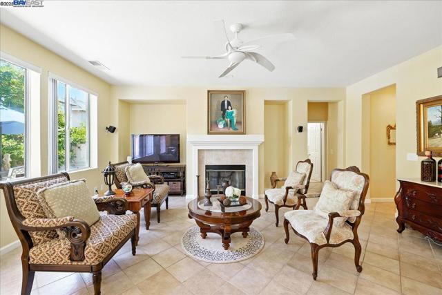 250 BRIDGEWATER RD, Hayward CA: https://media.crmls.org/mediaz/8f70ca9f-b499-45c3-89d0-d994b162b7bc.jpg