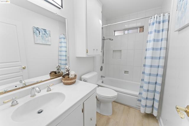 2305 Marlin Court, Pinole CA: https://media.crmls.org/mediaz/8f70ec3a-12fa-4733-afa8-367e663dfd5c.jpg