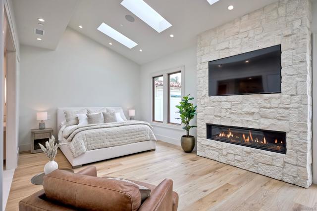 440 Pomona Avenue, Coronado CA: https://media.crmls.org/mediaz/8f70fa91-1c87-45e6-a6ef-0e94ffabcd1c.jpg