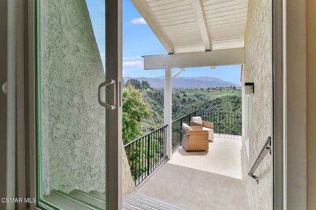 1822 Calle Borrego, Thousand Oaks CA: https://media.crmls.org/mediaz/8f711dfe-8447-4d25-814b-a4cb22c7d260.jpg