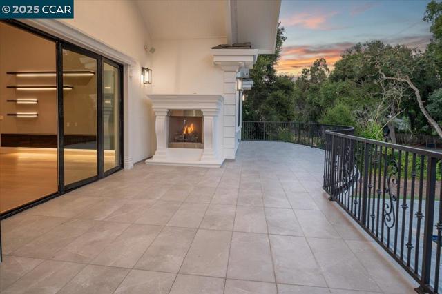 74 Middlefield Rd, Atherton CA: https://media.crmls.org/mediaz/8f71bf79-2925-48f4-b169-93144222acc7.jpg