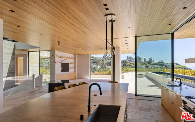 1520 Carla, Beverly Hills CA: https://media.crmls.org/mediaz/8f723400-3ded-4b41-81b1-848abea6a7e6.jpg
