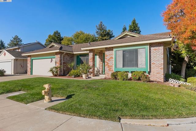 3803 Cheshire Ct, Pleasanton CA: https://media.crmls.org/mediaz/8f7244fb-8e10-455a-886a-9d9ca5cb6be2.jpg