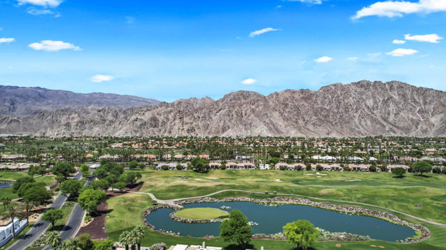 80671 Cherry Hills Drive, La Quinta CA: https://media.crmls.org/mediaz/8f727e0e-3106-4453-98d7-d27f744130a1.jpg