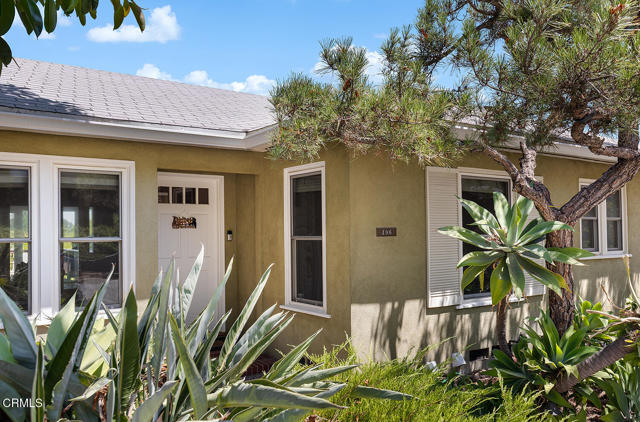 196 Malcolm Drive Drive, Pasadena CA: https://media.crmls.org/mediaz/8f72962c-a460-478c-8eeb-492d5288e5f5.jpg