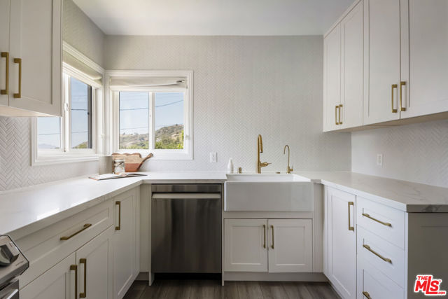 1142 Arbor Dell Road, Los Angeles CA: https://media.crmls.org/mediaz/8f72a438-116b-47ef-99ff-9d3a6e67a72b.jpg