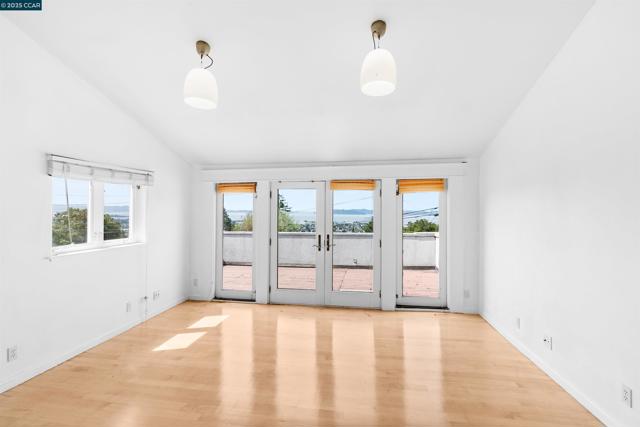 39 Anson Way, Kensington CA: https://media.crmls.org/mediaz/8f72bf04-cf85-4420-8f37-80206e37e2a8.jpg