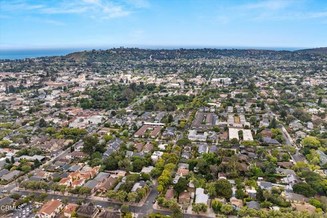 424 E Arrellaga Street, Santa Barbara CA: https://media.crmls.org/mediaz/8f72fbf2-da4f-45ba-a2d1-ccac0005093c.jpg