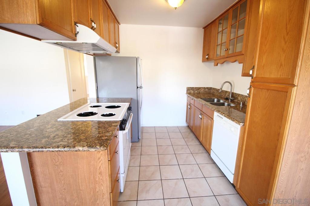 9516 Carroll Canyon Rd - photo 5