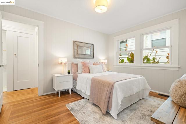 2941 Madeline St, Oakland CA: https://media.crmls.org/mediaz/8f738c58-70e2-413d-b39b-209c9d36a834.jpg