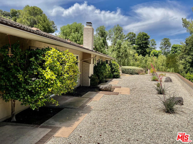 35 PINECREST Road photo 5