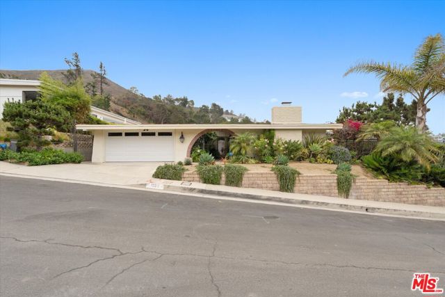 1324 El Hito Circle, Pacific Palisades, CA 90272