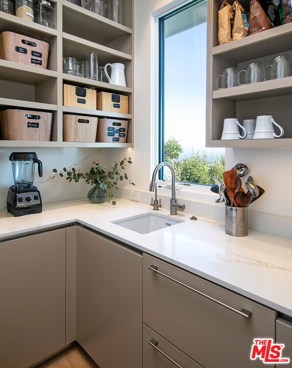 945 Arbolado Road, Santa Barbara CA: https://media.crmls.org/mediaz/8f747ebd-c722-43b4-a0ff-af953f111bc2.jpg