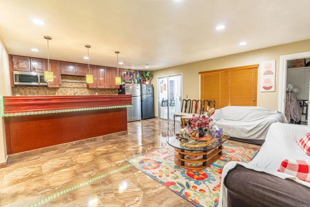 Detail Gallery Image 4 of 20 For 1055 Naranca Ave #7,  El Cajon,  CA 92021 - 2 Beds | 1/1 Baths