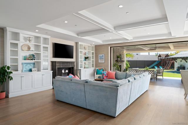 1040 Pine St, Coronado CA: https://media.crmls.org/mediaz/8f750147-34f3-4ab8-a38a-54f57b2bcc18.jpg