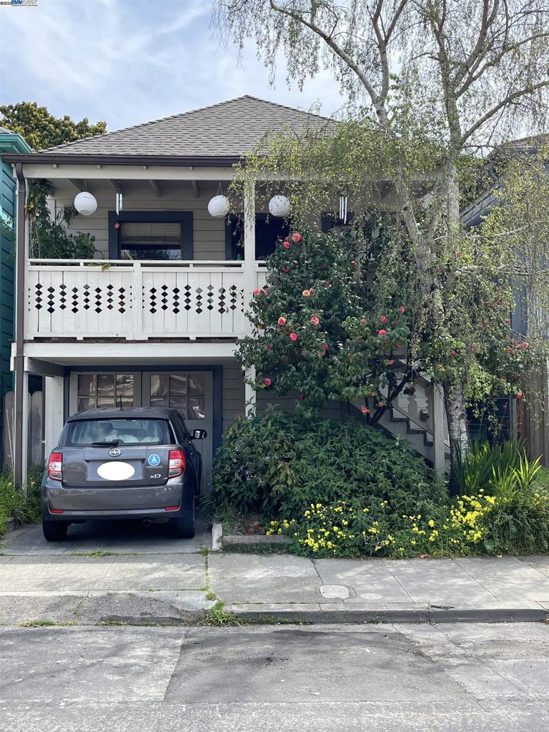 842 Oak St