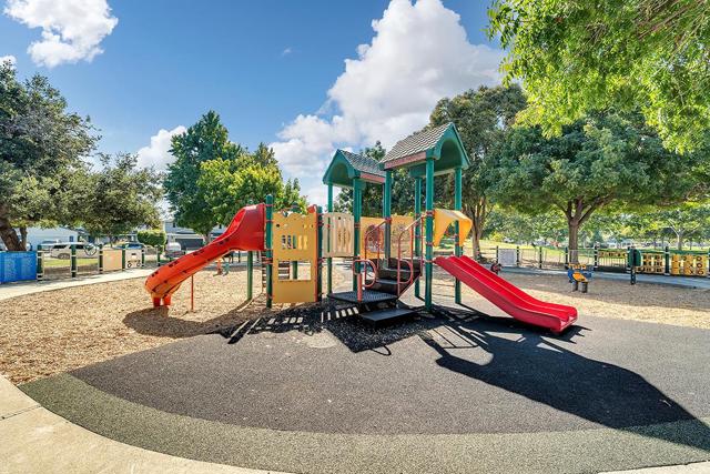 2658 Hill Park Drive, San Jose CA: https://media.crmls.org/mediaz/8f7555f0-907c-4872-ad3e-15431cffd40d.jpg