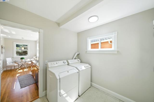3357 Jordan Rd, Oakland CA: https://media.crmls.org/mediaz/8f756ee3-eb80-476e-9747-f55657200f44.jpg