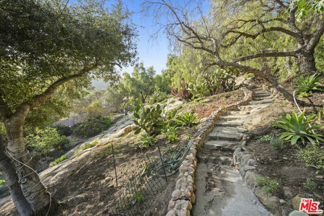 809 Basin Drive, Topanga CA: https://media.crmls.org/mediaz/8f759de2-a840-43e1-8ed8-d7728cc7a165.jpg