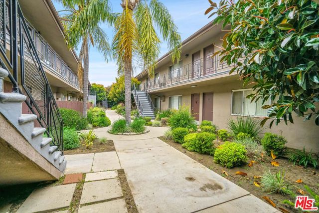 Image 5 of 15 For 6225 Reseda Boulevard