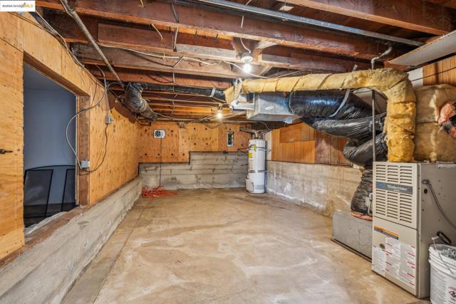 7069 Saroni Dr, Oakland CA: https://media.crmls.org/mediaz/8f76e5bc-f259-4500-9241-288e740f3d10.jpg