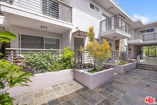832 Euclid Street, Santa Monica CA: https://media.crmls.org/mediaz/8f772ab3-cb14-49e7-b708-86d565e1797e.jpg