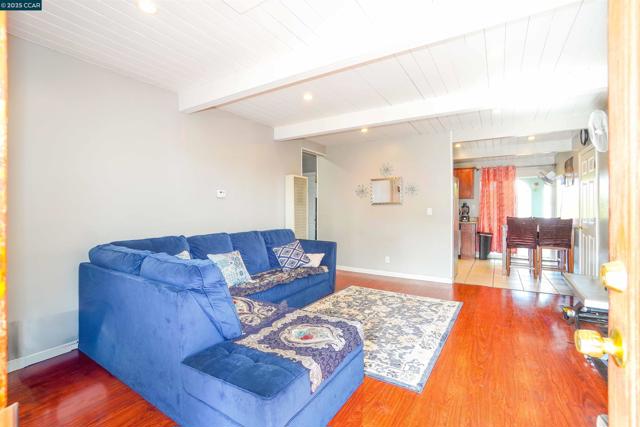 37 Wharf Dr, Bay Point CA: https://media.crmls.org/mediaz/8f7760b3-12c0-4cf8-8f12-48ca66f9d35a.jpg