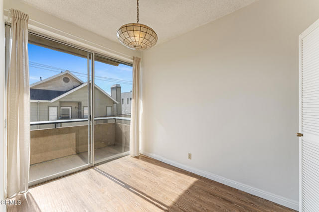 Detail Gallery Image 8 of 31 For 960 San Pasqual St #210,  Pasadena,  CA 91106 - 2 Beds | 3 Baths