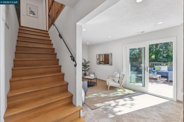 40 Las Palomas, Orinda CA: https://media.crmls.org/mediaz/8f77ecf2-95cf-43f5-b5ae-0d6f49430d62.jpg