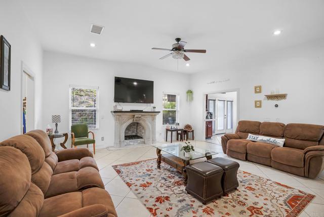 Detail Gallery Image 6 of 44 For 29738 Roble Verde, Valley Center,  CA 92082 - 3 Beds | 2/1 Baths
