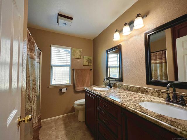 37710 Sprucewood Ln, Murrieta CA: https://media.crmls.org/mediaz/8f781215-1504-4711-b776-7cefe6bd0b21.jpg