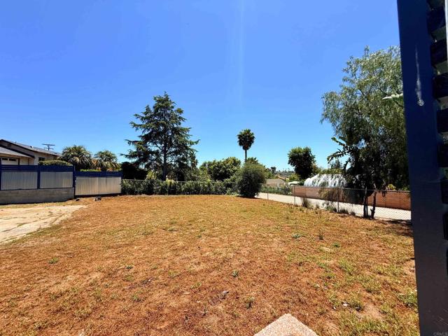 1461 Sunrise Drive, Vista CA: https://media.crmls.org/mediaz/8f785488-724f-4df6-849d-328f7cda5fad.jpg