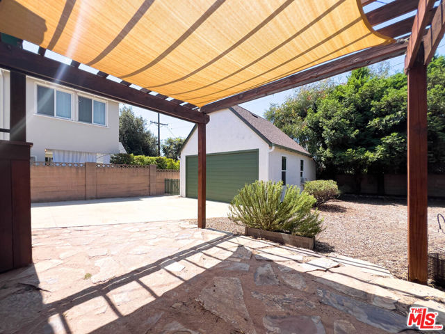 1119 Geneva Street, Glendale CA: https://media.crmls.org/mediaz/8f785814-10ca-410a-be9a-7d882af388f0.jpg