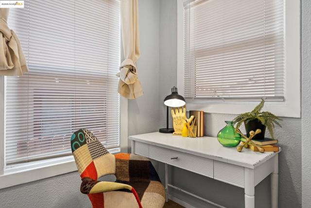 1547 68Th Ave, Oakland CA: https://media.crmls.org/mediaz/8f786d63-159a-458c-b74c-a3cd809a755a.jpg