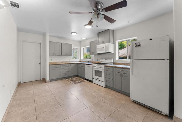 3941 45 32nd St, San Diego CA: https://media.crmls.org/mediaz/8f78bfd8-9194-4c49-b588-2bcf7958f04c.jpg