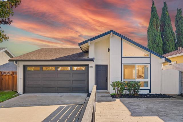 3790 Ruskin Pl, Fremont CA: https://media.crmls.org/mediaz/8f78c9e6-1f48-4895-af32-261d989cf97f.jpg