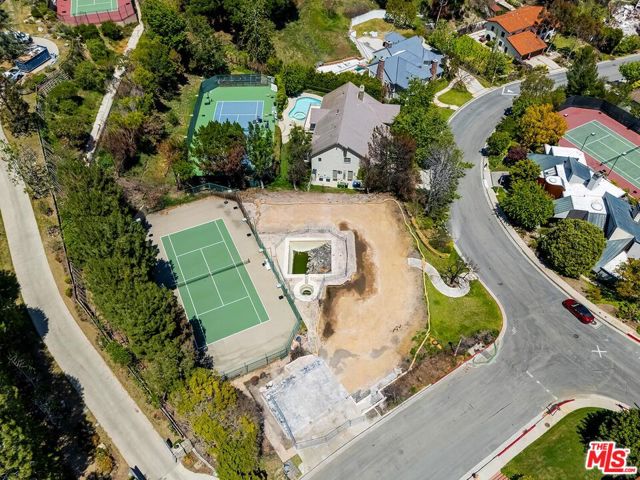 17706 Camino De Yatasto, Pacific Palisades CA: https://media.crmls.org/mediaz/8f78ee70-41d7-4841-a562-893a41cb920d.jpg