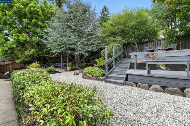 5020 Golden Gate Ave, Oakland CA: https://media.crmls.org/mediaz/8f792d25-1aeb-4254-a87a-c619cac0cd04.jpg