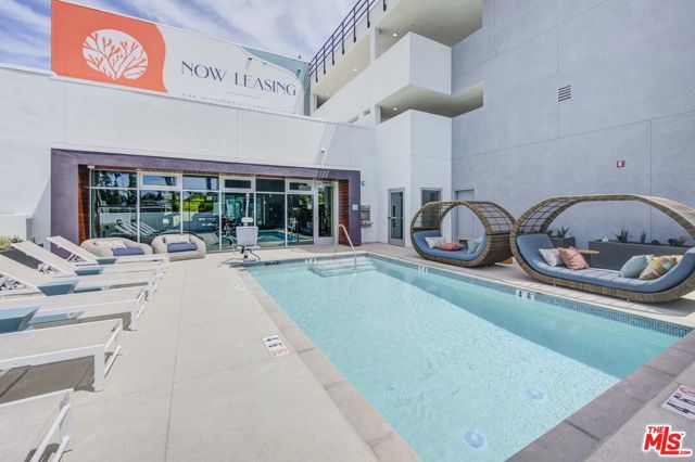 160 S Ventura Avenue, Ventura CA: https://media.crmls.org/mediaz/8f7941a4-4f15-4cb8-a32f-75e7564411e2.jpg