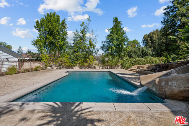 5656 Penfield Avenue, Woodland Hills CA: https://media.crmls.org/mediaz/8f799392-cb27-4fa0-aa84-ab6cf4dd80c4.jpg
