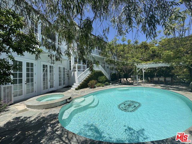 2558 Glendower Avenue, Los Angeles CA: https://media.crmls.org/mediaz/8f79e920-058c-4ac3-9cba-fdd8f185f34d.jpg