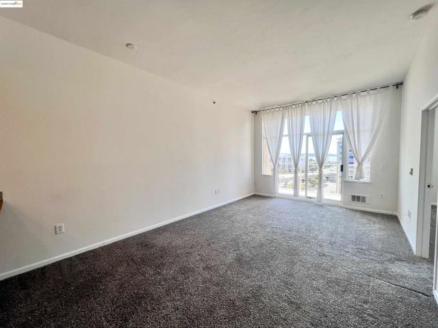 5855 Horton St, Emeryville CA: https://media.crmls.org/mediaz/8f7a13c9-f0c5-4d82-a2de-a2e4d2d3479f.jpg