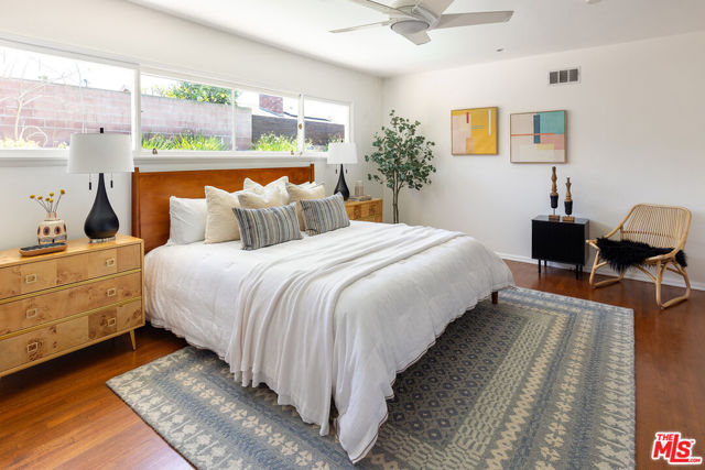 6020 S Corning Avenue, Los Angeles CA: https://media.crmls.org/mediaz/8f7a27ff-d14b-440b-a345-35818b68b0fd.jpg