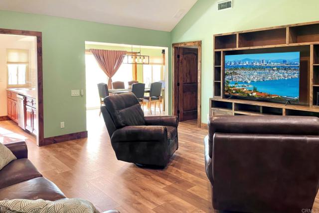14787 Caminito Orense Oeste, San Diego CA: https://media.crmls.org/mediaz/8f7a4200-55f8-43ad-ad86-2ea817902ccd.jpg