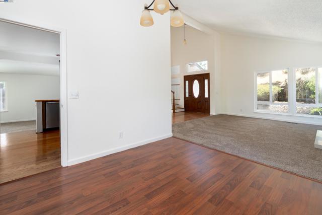 5644 ALHAMBRA HILLS CT, Martinez CA: https://media.crmls.org/mediaz/8f7a6fd6-a053-42e4-8761-41a0a0b709b3.jpg
