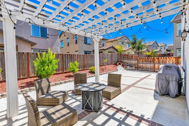555 Sparrow Street, Hollister CA: https://media.crmls.org/mediaz/8f7a9ca0-7a11-4234-a84f-049509beb9ea.jpg