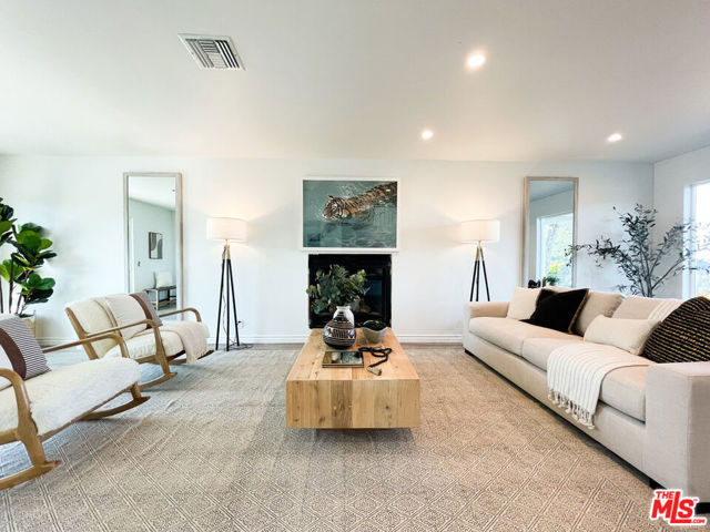 26343 Lockwood Road, Malibu CA: https://media.crmls.org/mediaz/8f7ac46e-be52-4ffa-8f15-a2c909cbc0b2.jpg