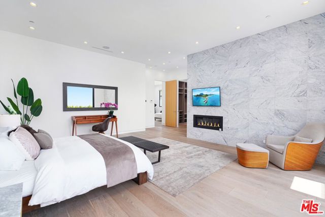 832 N Sierra Bonita Avenue, Los Angeles CA: https://media.crmls.org/mediaz/8f7b215d-0fbe-4626-bf7b-d7d1038243d3.jpg