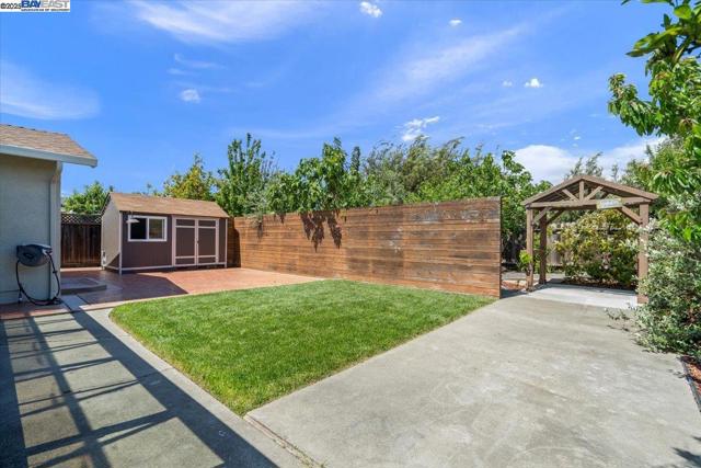 7412 Birkdale Dr, Newark CA: https://media.crmls.org/mediaz/8f7b5e9c-c9ab-4b60-a460-7c0c9bf99a69.jpg